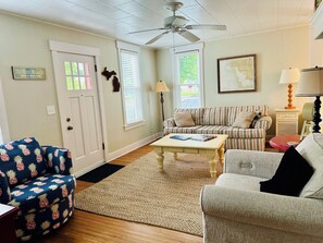Smart TV, DVD player, toys, books - Adorable, “ Beach View Cottage” Lake Michigan views! Best location!  (Ludington)