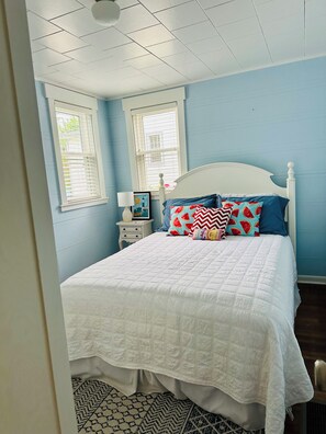 3 bedrooms, iron/ironing board, travel crib, free WiFi - Adorable, “ Beach View Cottage” Lake Michigan views! Best location!  (Ludington)