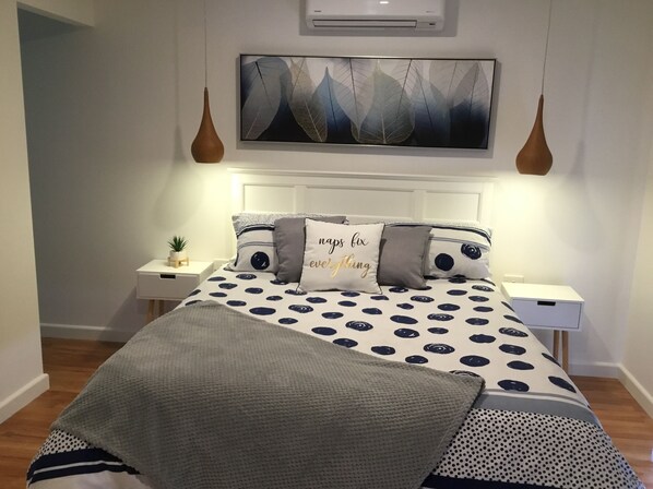 4 bedrooms, iron/ironing board, WiFi, bed sheets
