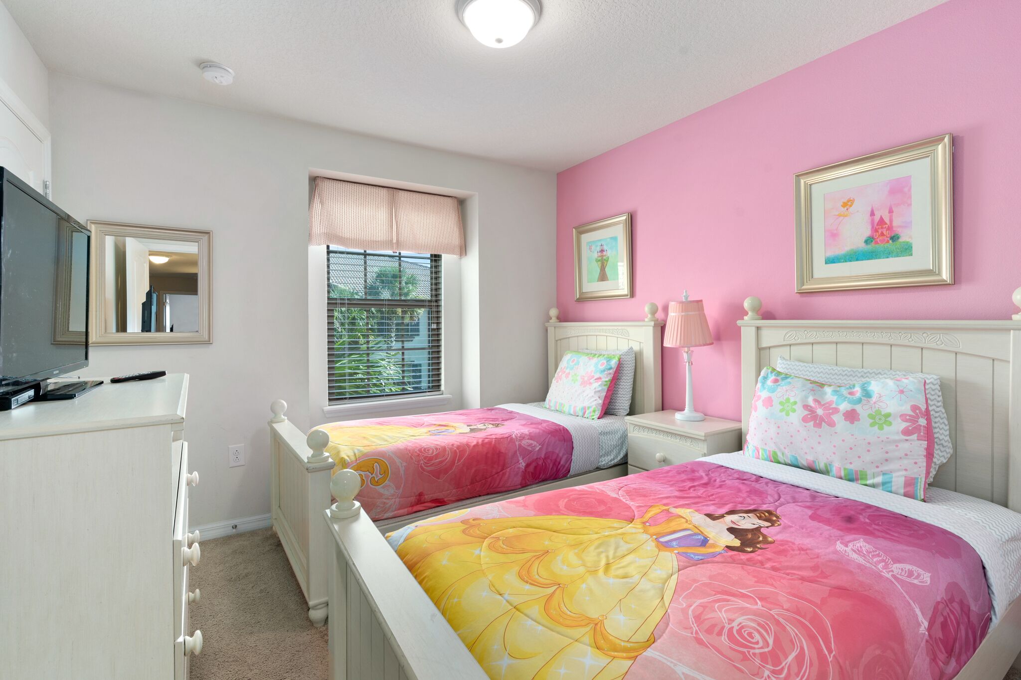 5 habitaciones, tabla de planchar con plancha y wifi gratis 