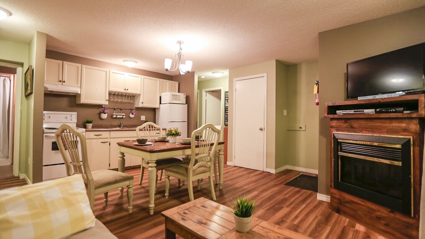 Beach1*com - Riverfront Cottage 1 - Wasaga Beach