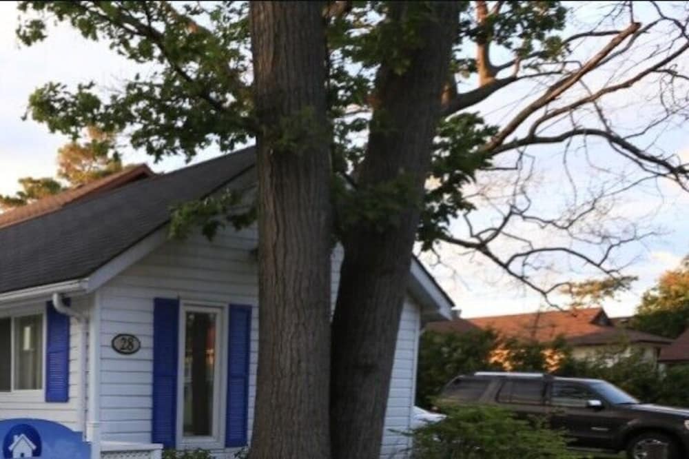 Beach1*com - Riverfront Cottage 1 - Wasaga Beach