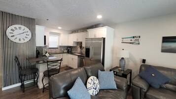 Smart TV, fireplace, DVD player, stereo