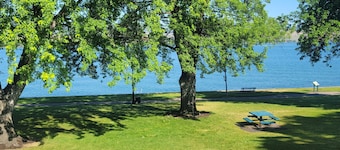 Lakeside Beach like Condo