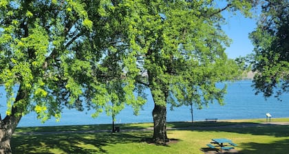 Lakeside Beach like Condo