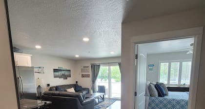Lakeside Beach like Condo