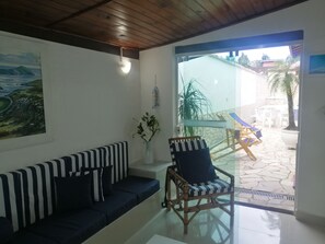Smart TV, stereo - Morada da praia excellent house for rent Wi-Fi and air for your comfort (Bertioga)