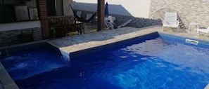 حمام سباحة