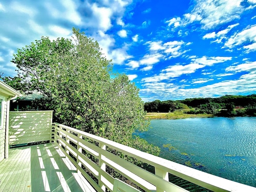 Central Woods Hole Village Waterfront: Summer Booking!!