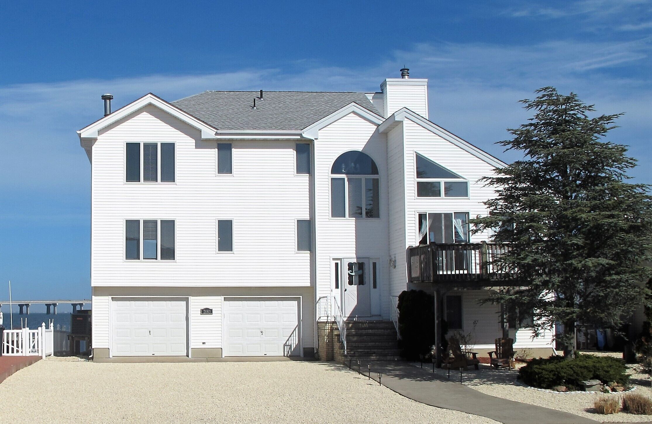 Bay Front Home - Watch the sun rise over LBI. Pier for Boat/Swim/SUP/Kayak/Crab