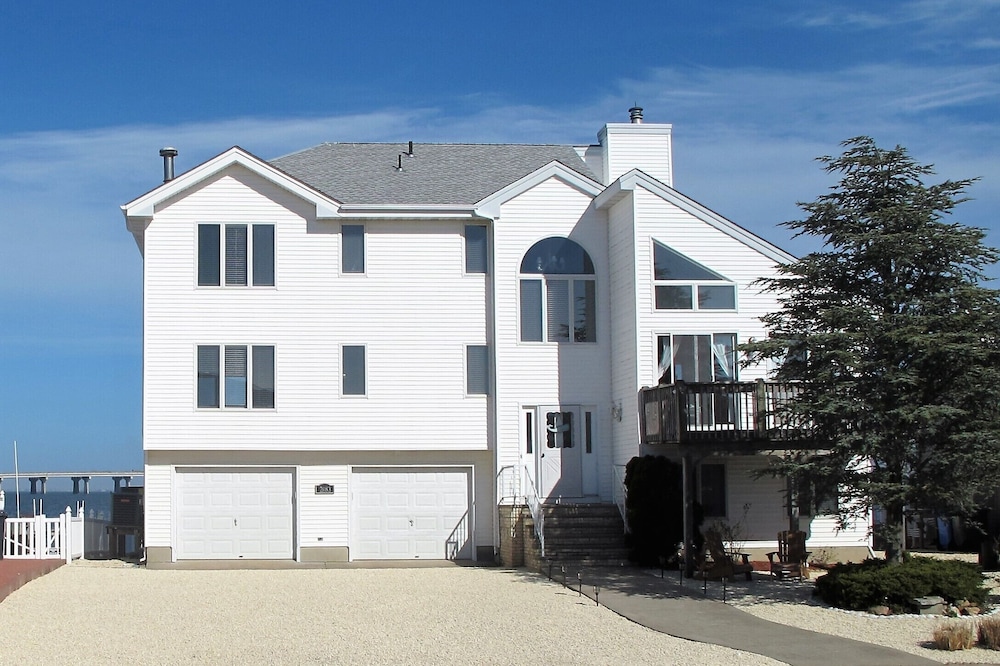 Bay Front Home - Watch the sun rise over LBI. Pier for Boat/Swim/SUP/Kayak/Crab