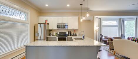 Fridge, microwave, stovetop, dishwasher