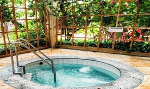 室外 SPA 浴池