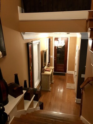 TV, fireplace, Netflix, streaming services - Luxury gated Cascade Home! (Atlanta)