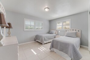 3 bedrooms, iron/ironing board, WiFi, bed sheets
