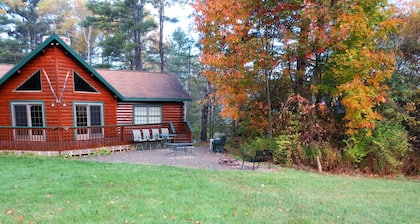 Log Cabin home with Mt Ascutney views and pool table