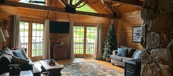 Log Cabin home with Mt Ascutney views and pool table