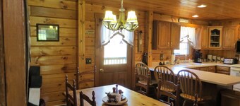 Log Cabin home with Mt Ascutney views and pool table