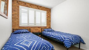 3 slaapkamers, een strijkplank/strijkijzer, beddengoed