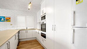 Refrigerador, horno, lavavajillas, tostadora