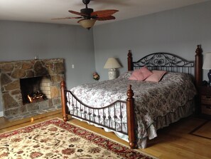 5 habitaciones, tabla de planchar con plancha y cuna de viaje 