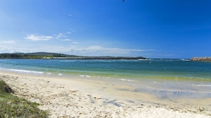 Beach - Rio - executive townhouse close to Pilot Beach (CAMDEN HEAD)