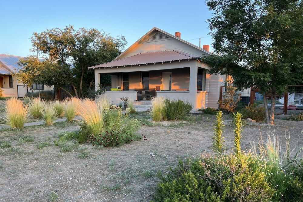 3 bedroom 1.5 Bath - 6 guest