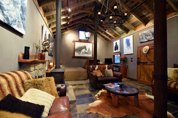 TV, fireplace, DVD player, books - Bush Grove on the snowy river (Jindabyne)