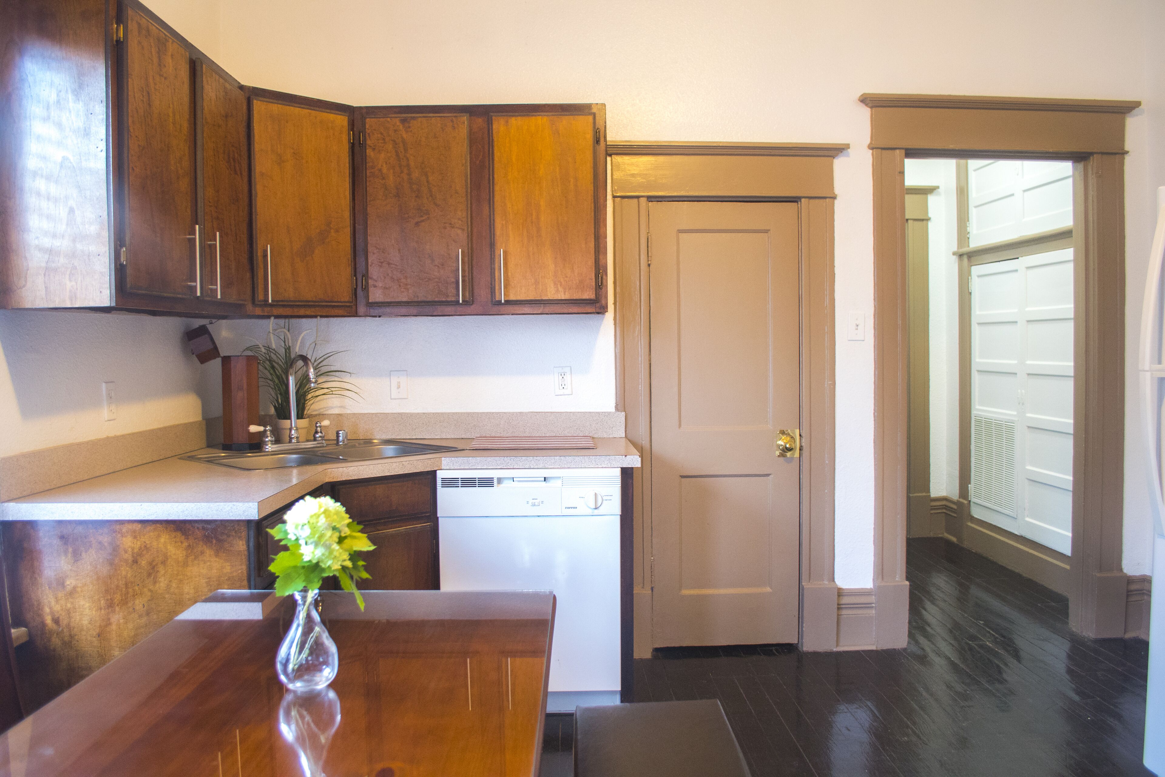 Elegant Vintage-Style Apartment within a Historical Building