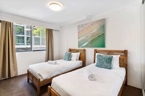 2 bedrooms, desk, iron/ironing board, WiFi
