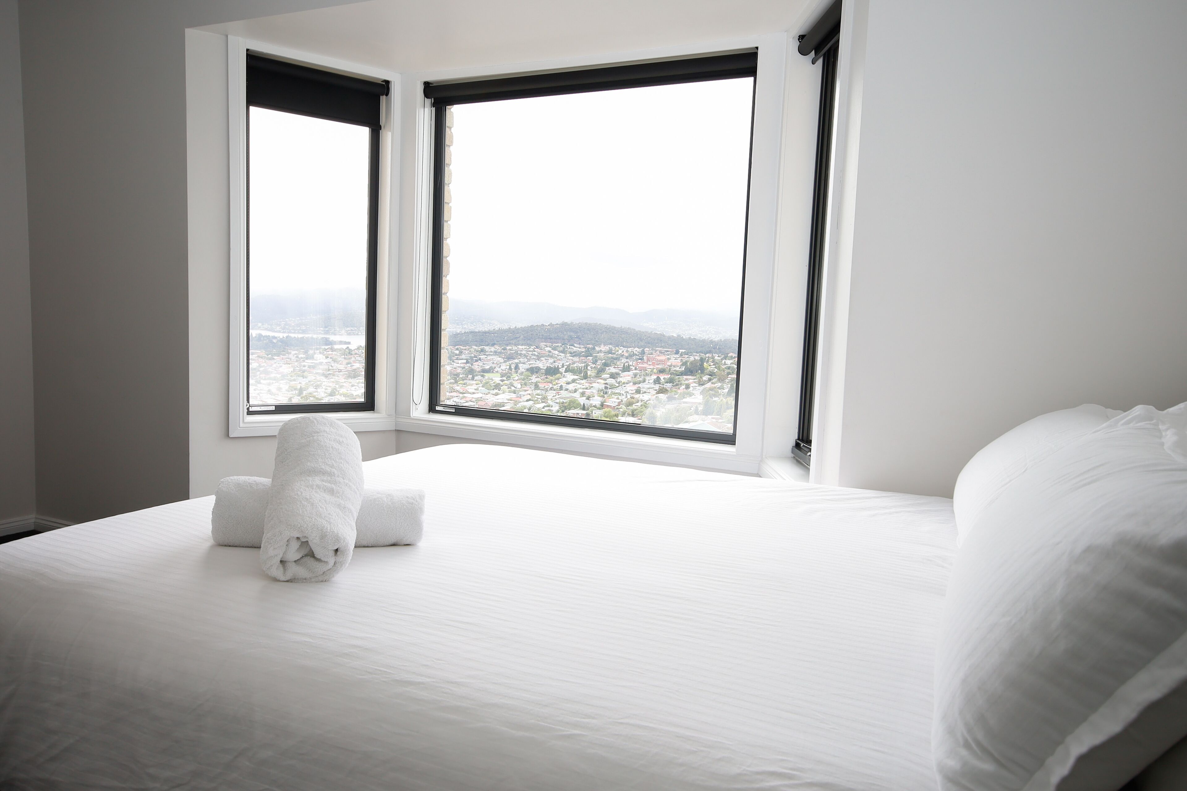 5 bedrooms, iron/ironing board, WiFi, bed sheets