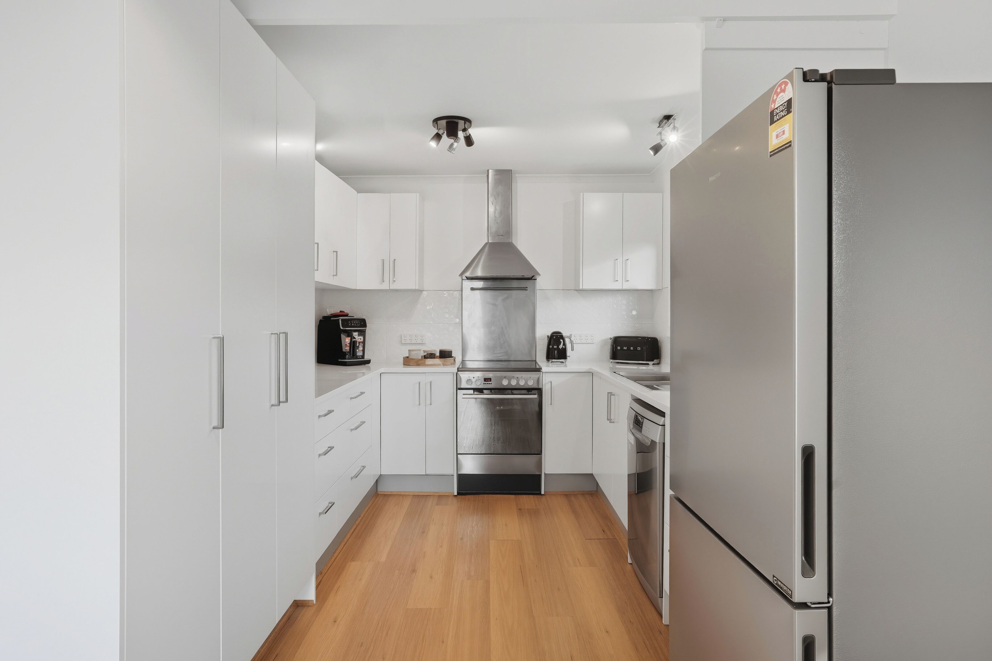Coffee/tea maker, fridge, microwave, oven