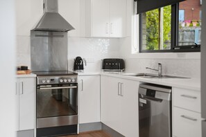 Coffee/tea maker, fridge, microwave, oven