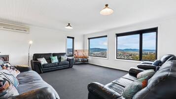 Smart TV, video games, Netflix, DVD player