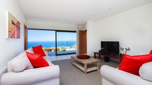 Téléviseur à DEL, foyer, lecteur de DVD