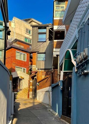 Exterior - 5 Min from Seoul Station! Authentic meets Modern & Cozy Retreat (Seoul)