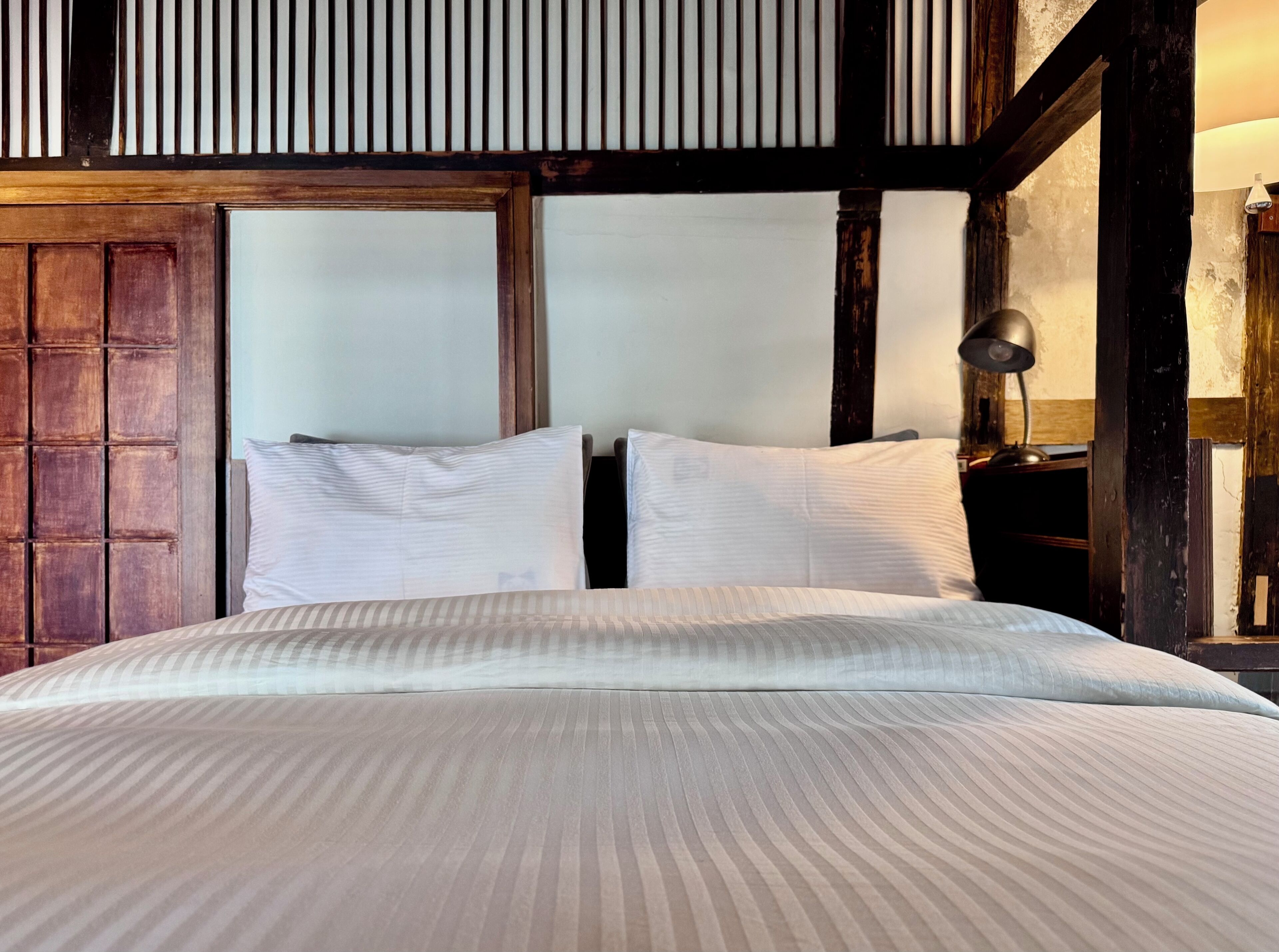 2 室のベッドルーム、WiFi (無料)、ベッドシーツ