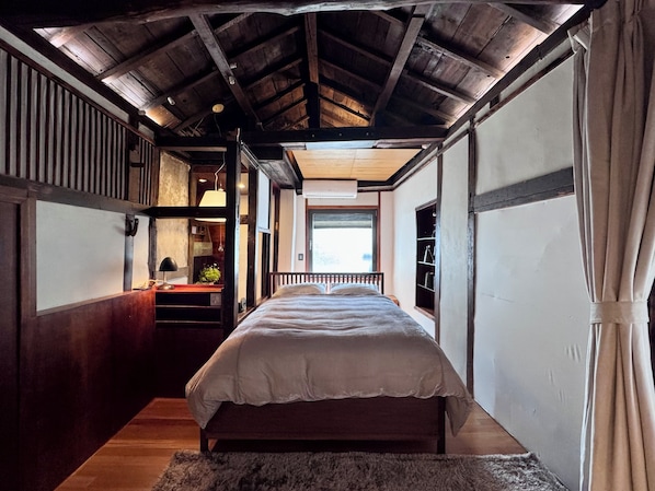 2 bedrooms, free WiFi, bed sheets - 5 Min from Seoul Station! Authentic meets Modern & Cozy Retreat (Seoul)