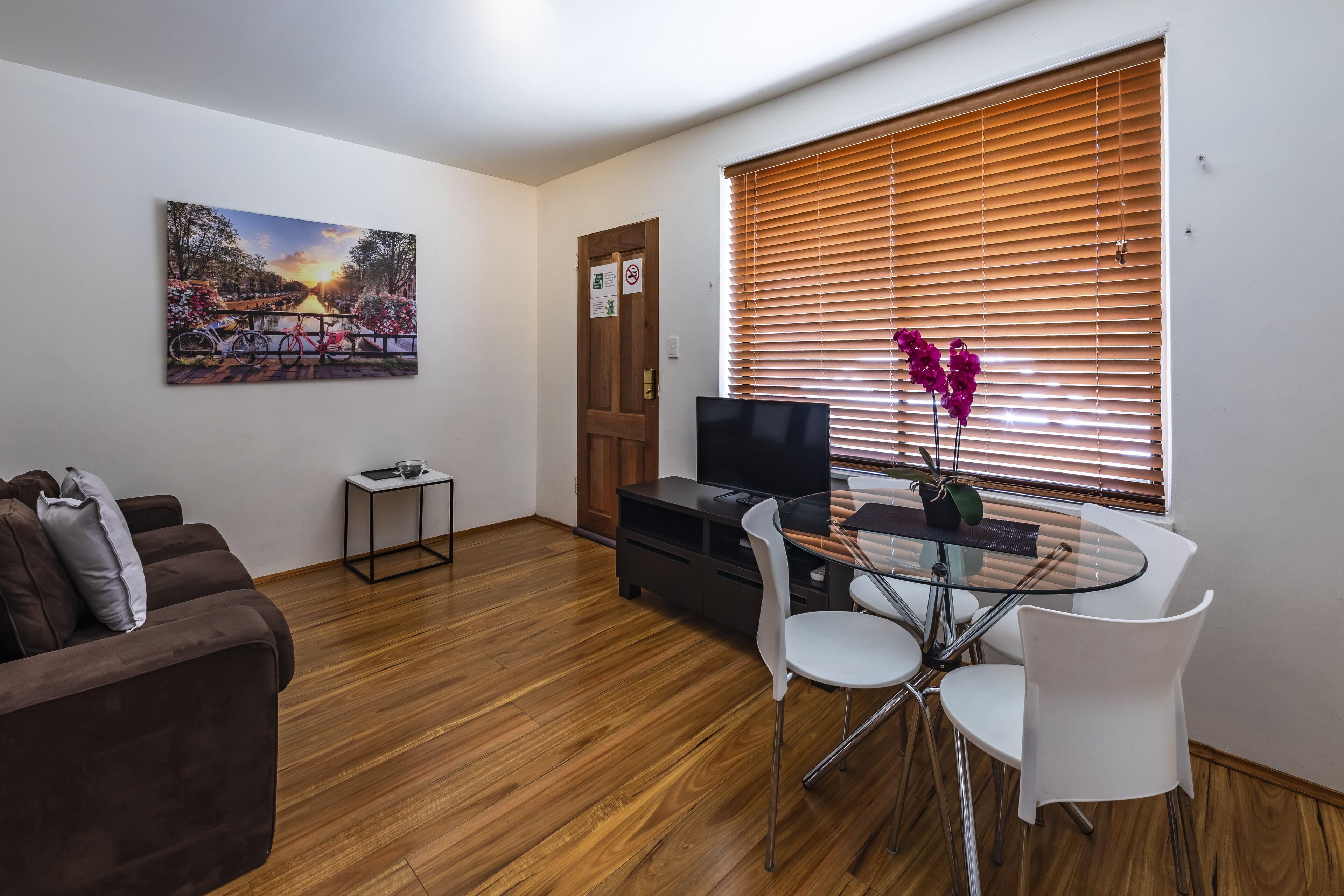 Close to Everything, Entire St Kilda Queen Bed Apartment