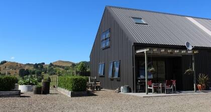 Stunning Waitomo countrysides Te Kumi Tirohanga