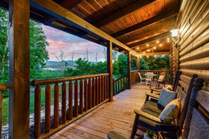 Terrace/patio - Family Friendly,Private Hot Tub, High-Speed Wifi, 9.7 miles to Dollywood (Gatlinburg)