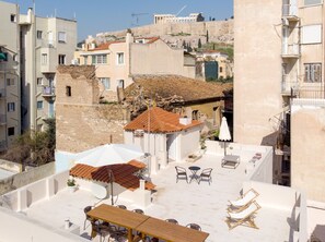 Outdoor dining - Acropolis Heights at the foot of the Parthenon by JJ Hospitality (Athina)