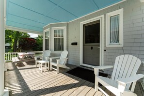 Outdoor dining - Downtown Bar Harbor - 3 BD/2 BA - Big Porch and Yard, Steps from Village Green (Bar Harbor)