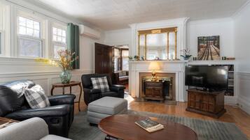 智能電視、DVD 播放機、書籍