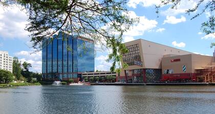 Susu's-luxuriou§ 2 Bedrooms, 2 Baths, Beautiful, Sunny & spacious Apt.