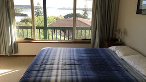 4 bedrooms, iron/ironing board, WiFi