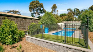 A heated pool - A Perfect Ten - sleeps 9 (COWES)