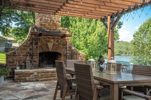 تناول الطعام بالخارج