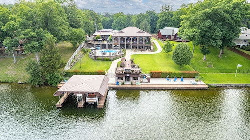 Your PRIVATE Hot Springs Lake Hamilton Vacation Paradise 