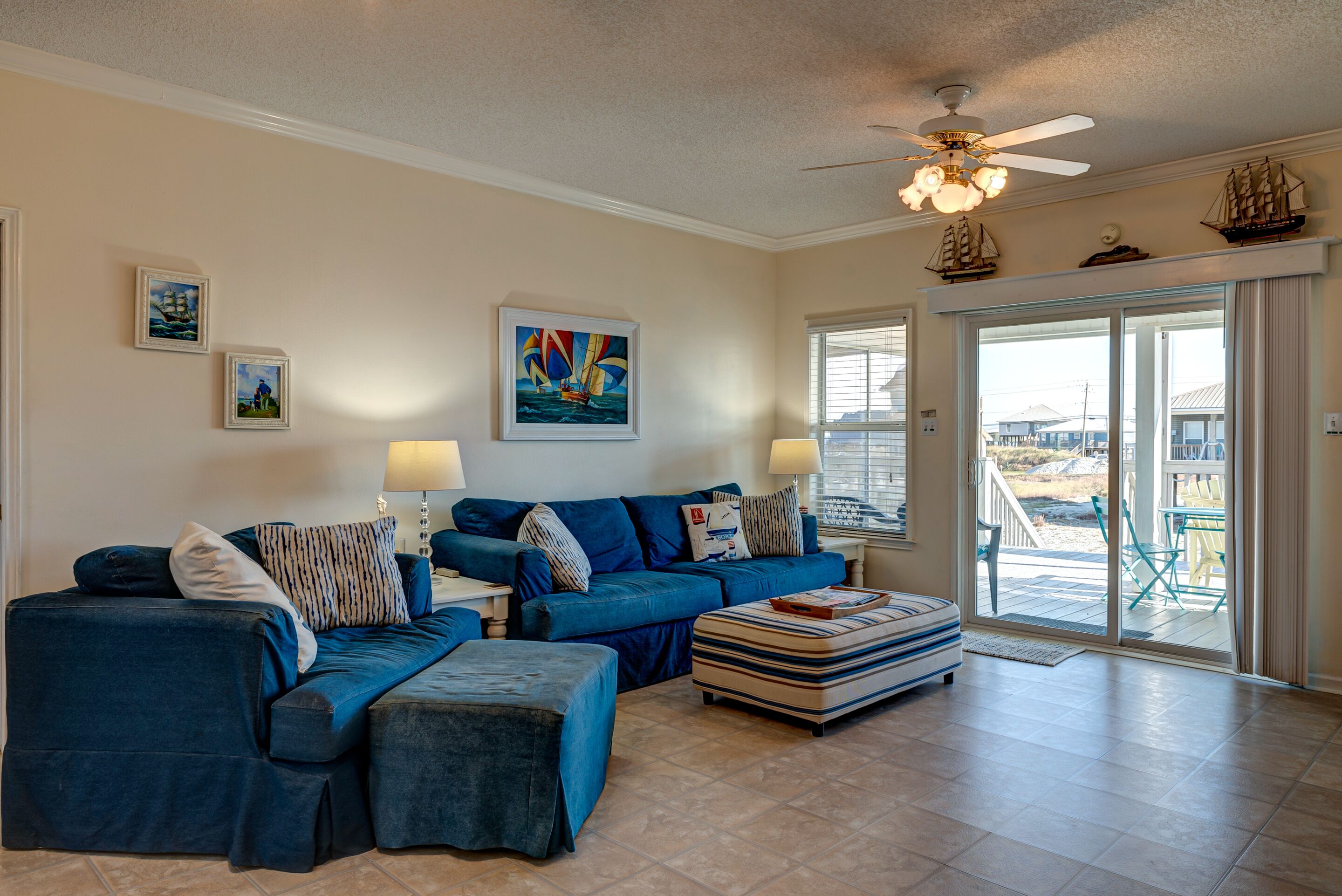 Water's Edge – Fun beach house on the canal, great for fisherman and beachgoers!